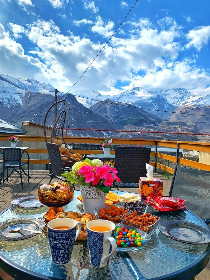 Hotel Elia Kazbegi Екстериор снимка