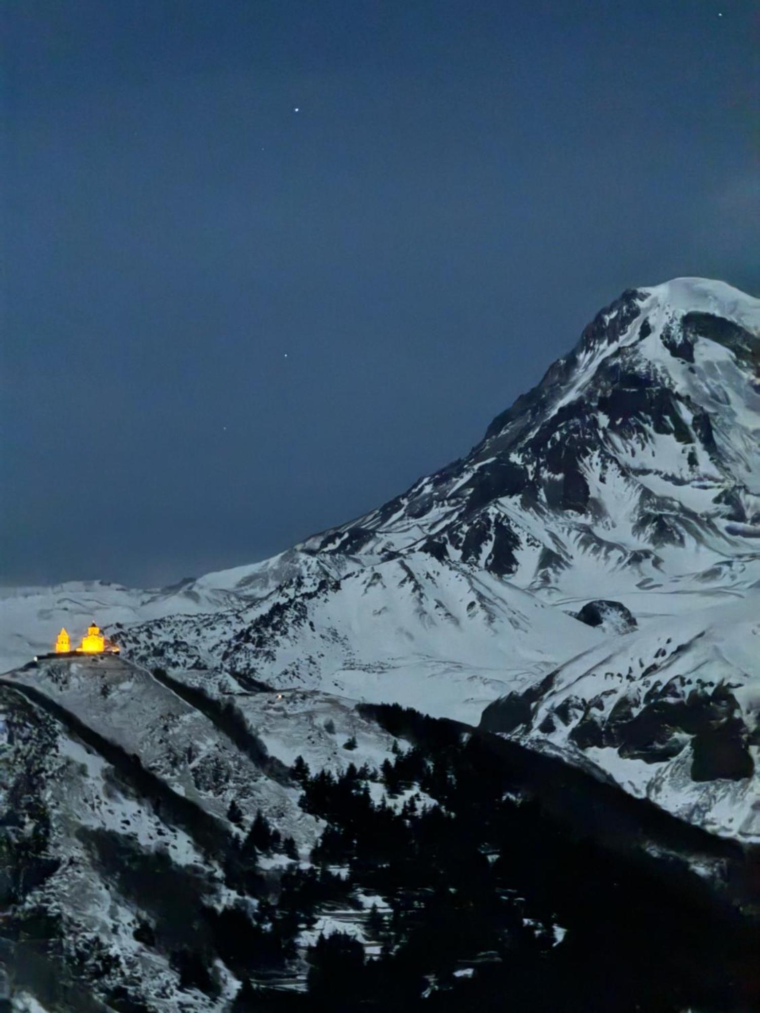 Hotel Elia Kazbegi Екстериор снимка