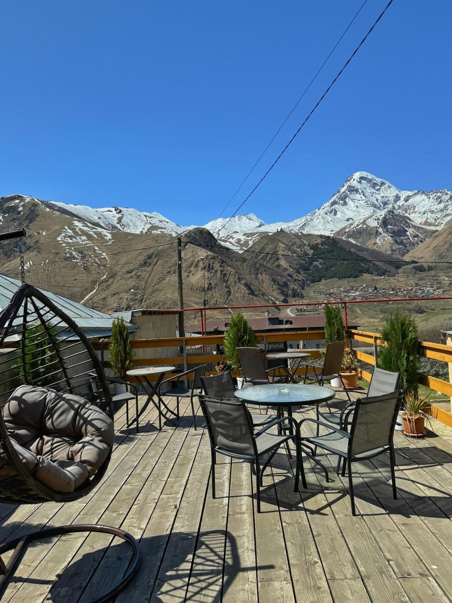 Hotel Elia Kazbegi Екстериор снимка
