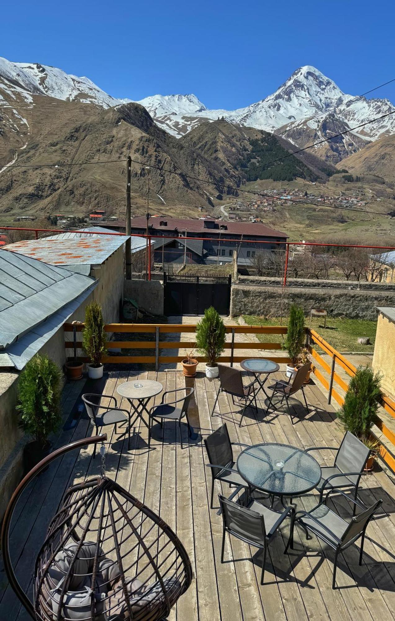 Hotel Elia Kazbegi Екстериор снимка