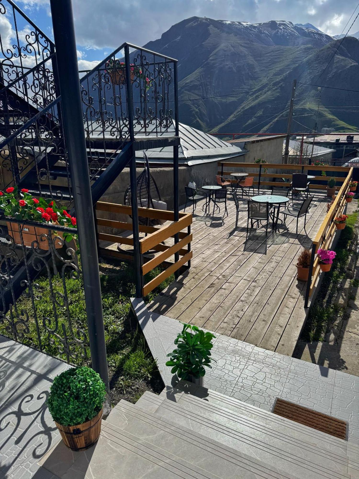 Hotel Elia Kazbegi Екстериор снимка